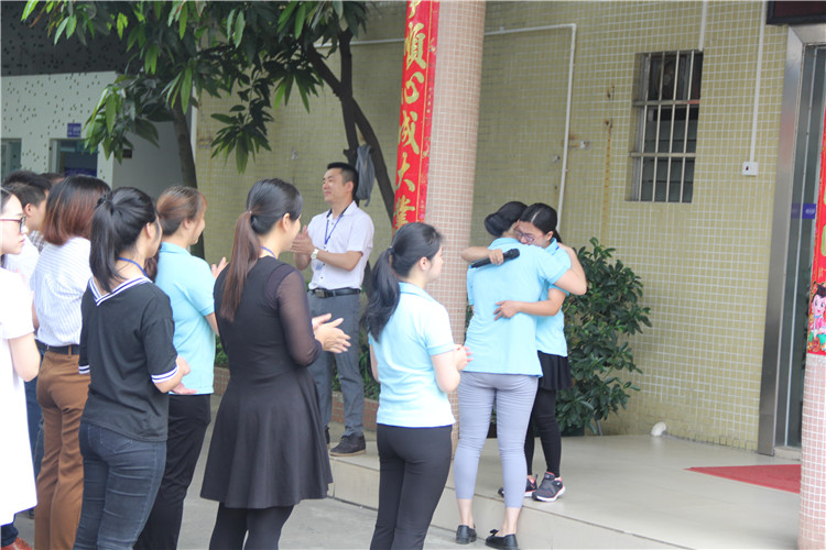 袁瑞芬在分享中用眼淚感動了在場的所有人,滿滿的正能量 袁瑞芬在分享中用眼淚感動了在場的所有人,滿滿的正能量