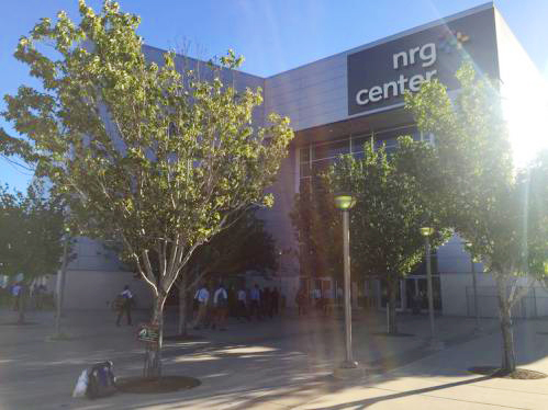 7經過半個多小時的車程,到了一個叫nrg park的地方。 7經過半個多小時的車程,到了一個叫nrg park的地方。