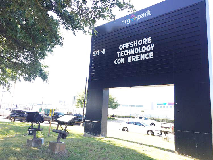 6經過半個多小時的車程,到了一個叫nrg park的地方。 6經過半個多小時的車程,到了一個叫nrg park的地方。