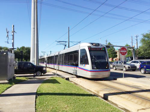5休斯頓的地面輕軌,每10分鐘一班! 5休斯頓的地面輕軌,每10分鐘一班!