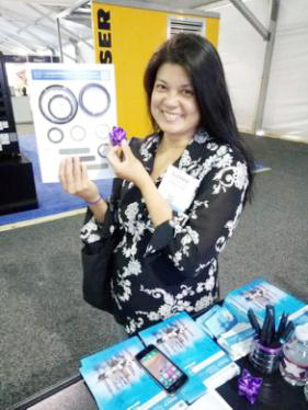 9東晟密封生產與莫斯哥美女合照 9東晟密封生產與莫斯哥美女合照