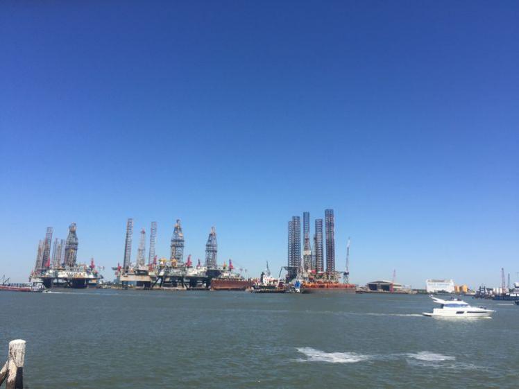 從休斯頓的(中國城)出發(fā),經(jīng)過一個多小時的車程,我們來到了休斯頓海邊的,一個叫加爾維斯頓的海島,近距離領(lǐng)略海洋之星近海勘探鉆井平臺的科技知識,看看:藍天、碧海、青草地! 從休斯頓的(中國城)出發(fā),經(jīng)過一個多小時的車程,我們來到了休斯頓海邊的,一個叫加爾維斯頓的海島,近距離領(lǐng)略海洋之星近海勘探鉆井平臺的科技知識,看看:藍天、碧海、青草地!