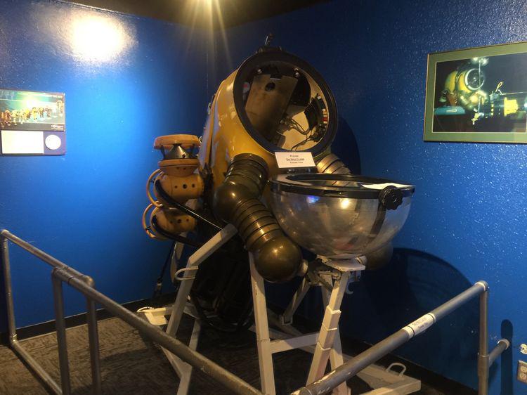 采油勘探鉆井平臺的專用的:海底作業(yè)防護服! 采油勘探鉆井平臺的專用的:海底作業(yè)防護服!