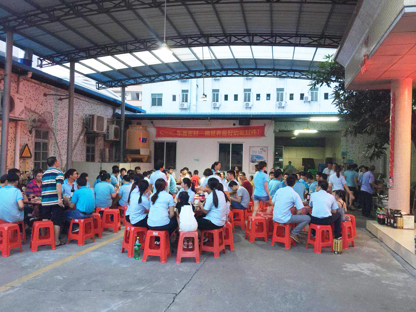 東晟人聚餐現場 東晟人聚餐現場