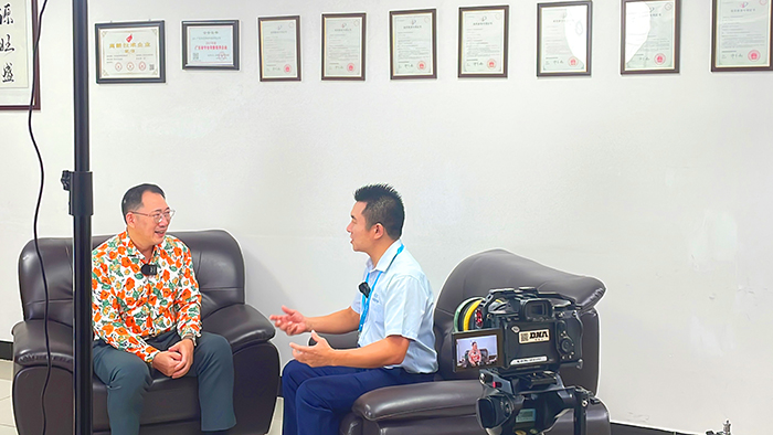 4牛商央視財經評論員單仁采訪東晟密封件胡燕林 4牛商央視財經評論員單仁采訪東晟密封件胡燕林