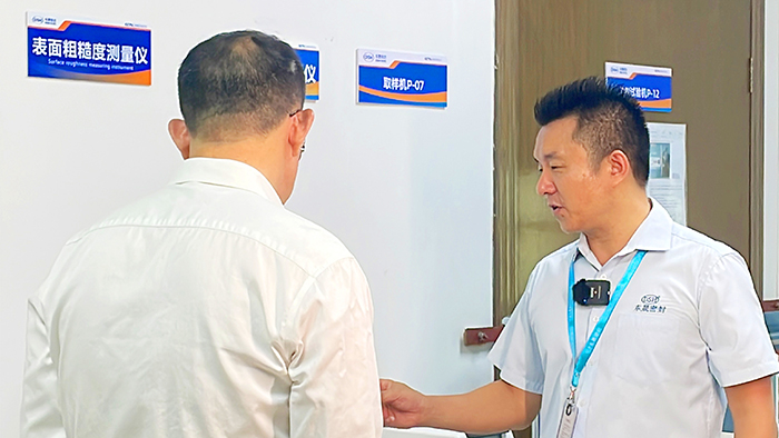 3實驗室與產品展覽室牛商央視財經評論員單仁與東晟密封件胡燕林  (1) 3實驗室與產品展覽室牛商央視財經評論員單仁與東晟密封件胡燕林  (1)