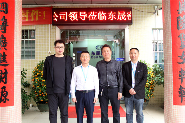 春風迎來喜鵲臨,東晟喜迎訪客來;